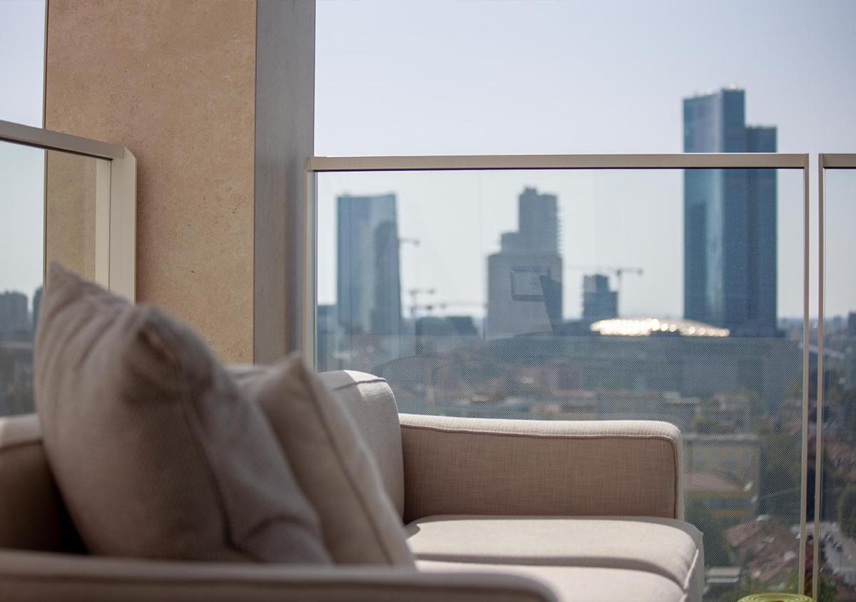 Modern flat 16th floor – Terrace with skyline view