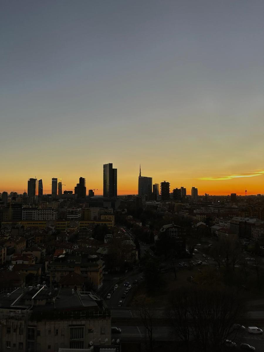 Modern flat 16th floor – Terrace with skyline view