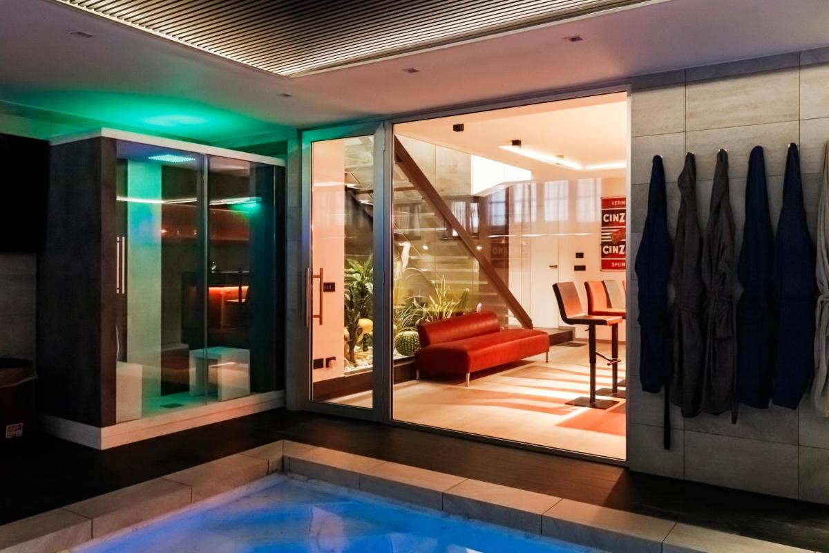 N18 luxury boutique apartment with a private pool & spa