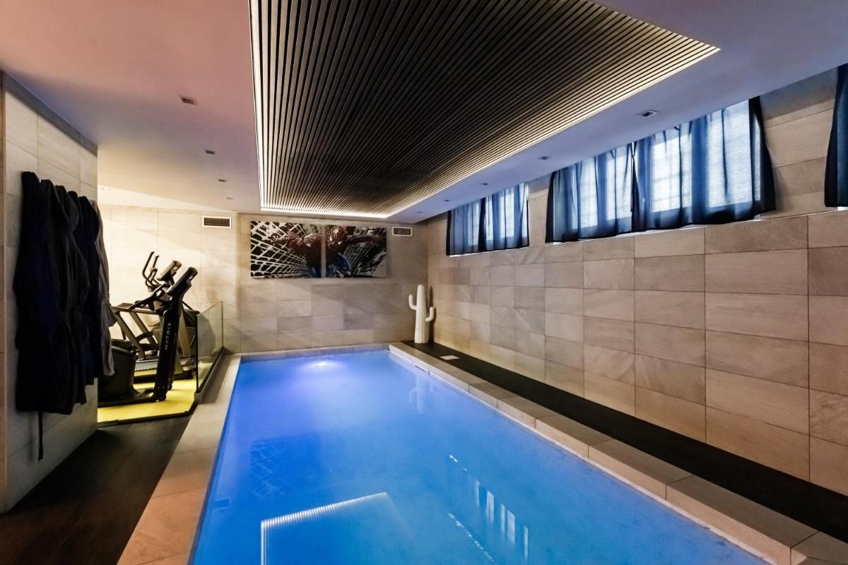 N18 luxury boutique apartment with a private pool & spa