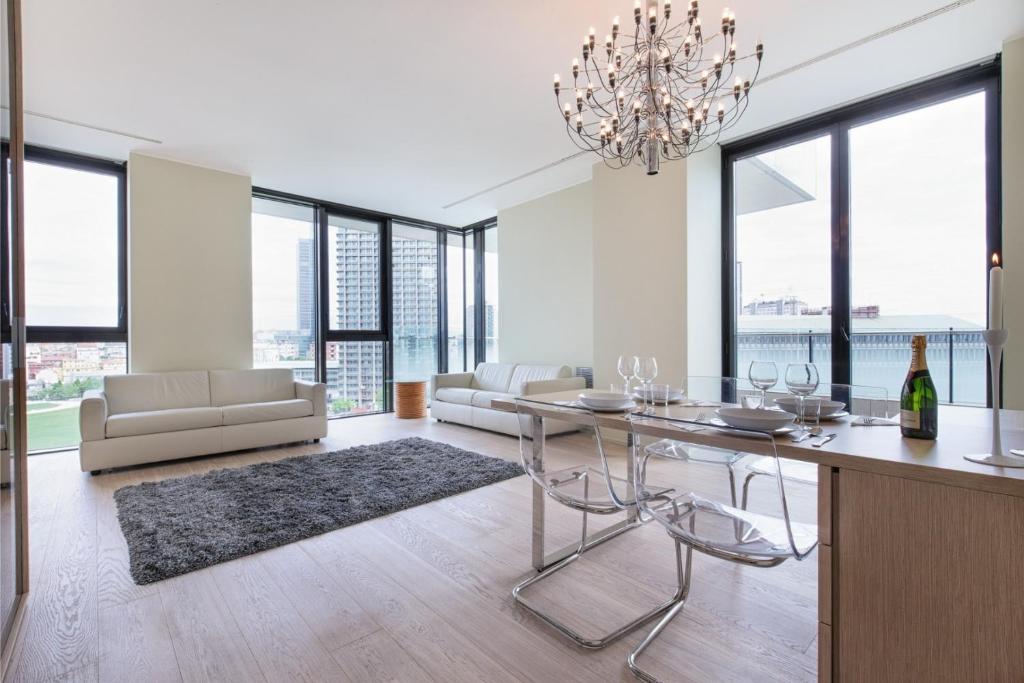 Stylish elegant Apartment in Torre Solaria with exclusive Milan’s view