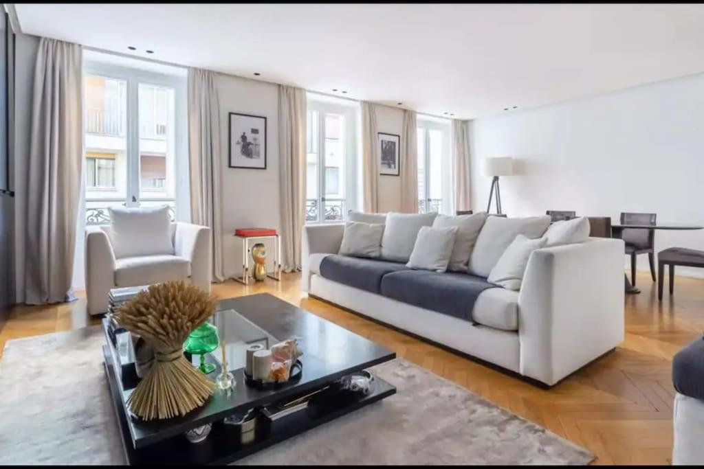 Amazing apartment 2BDR/6PAX next to Champs Elysées