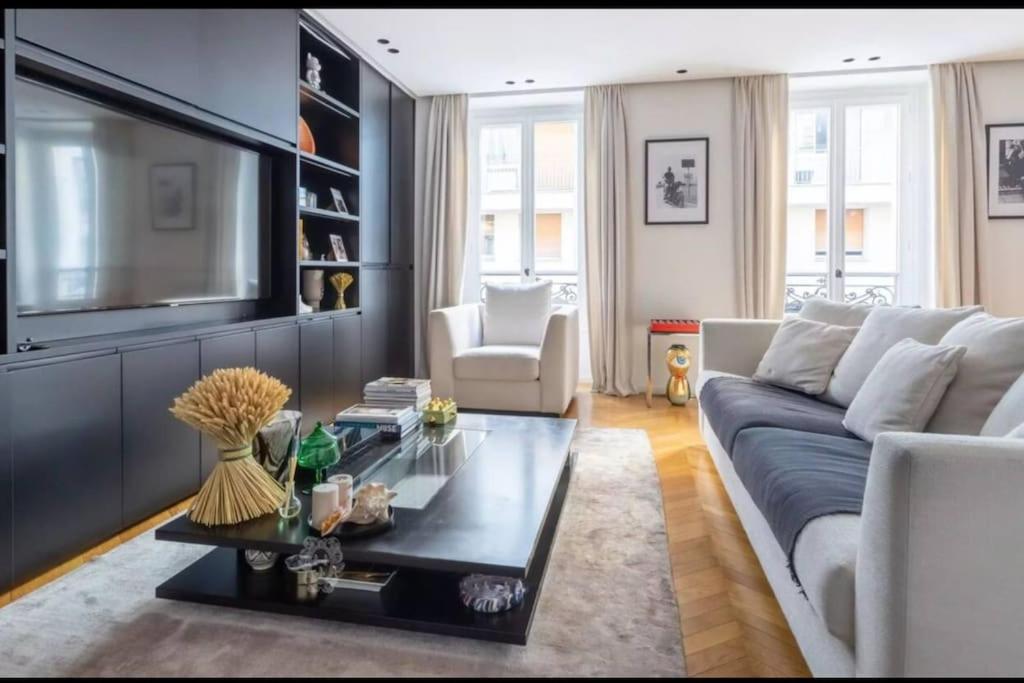 Amazing apartment 2BDR/6PAX next to Champs Elysées