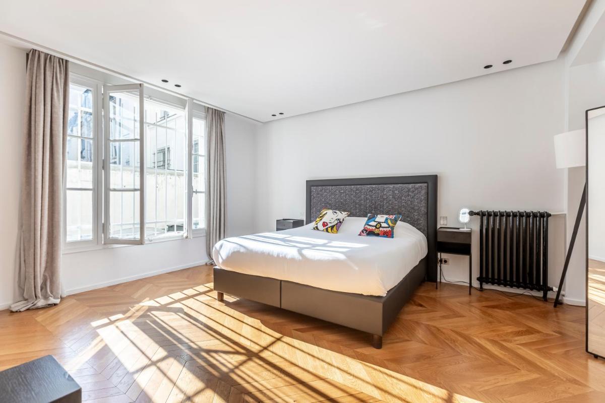 Amazing apartment 2BDR/6PAX next to Champs Elysées