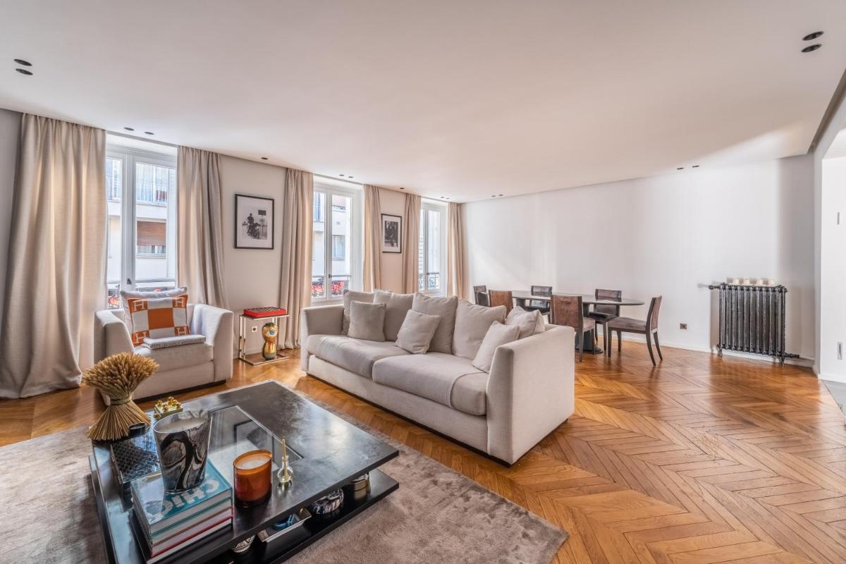 Amazing apartment 2BDR/6PAX next to Champs Elysées