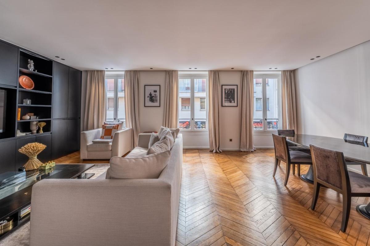 Amazing apartment 2BDR/6PAX next to Champs Elysées