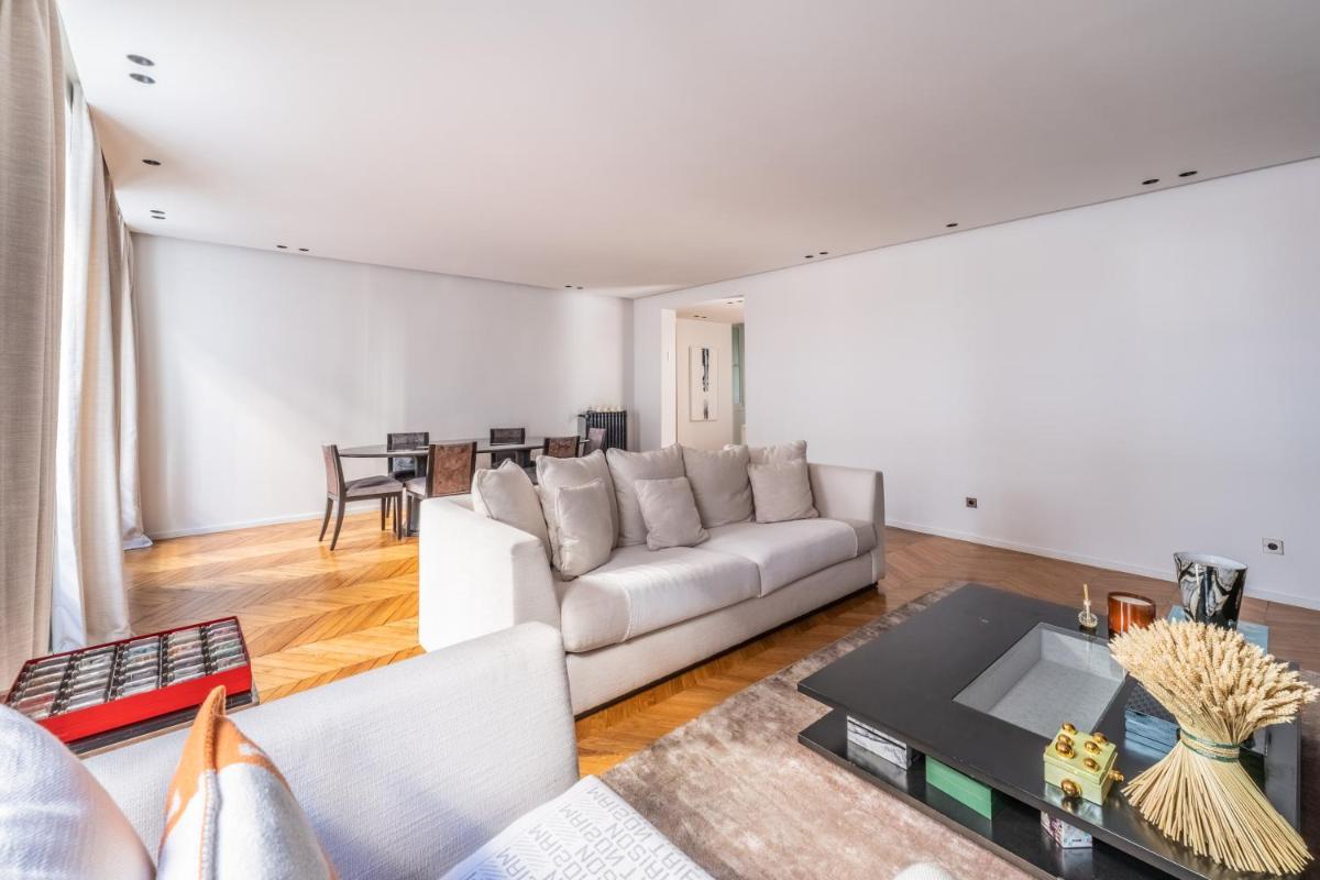 Amazing apartment 2BDR/6PAX next to Champs Elysées