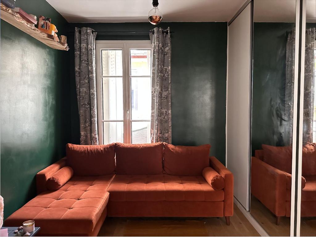 Art House bastille 2 bed apartment w balcony, 11eme super trendy neighbourhood