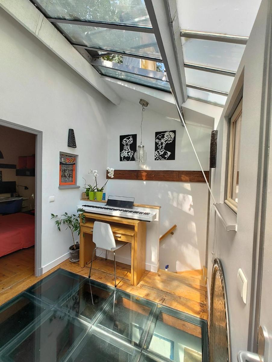 Atelier d’artiste – Loft with garden center of Paris