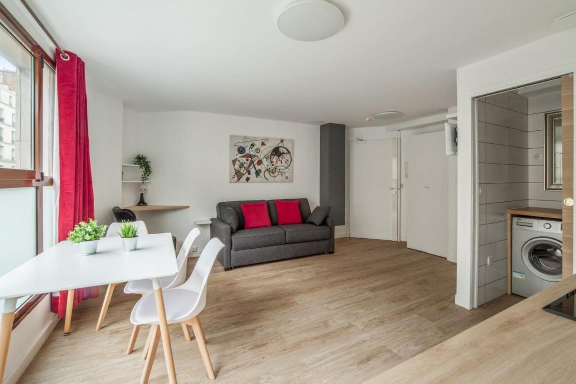 Bright and cosy flat at the heart of Paris in a trendy district – Welkeys