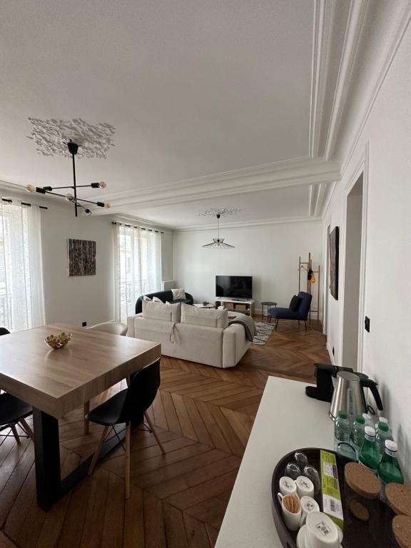 Centrale appartement moderne cosy familial Arc de Triomphe