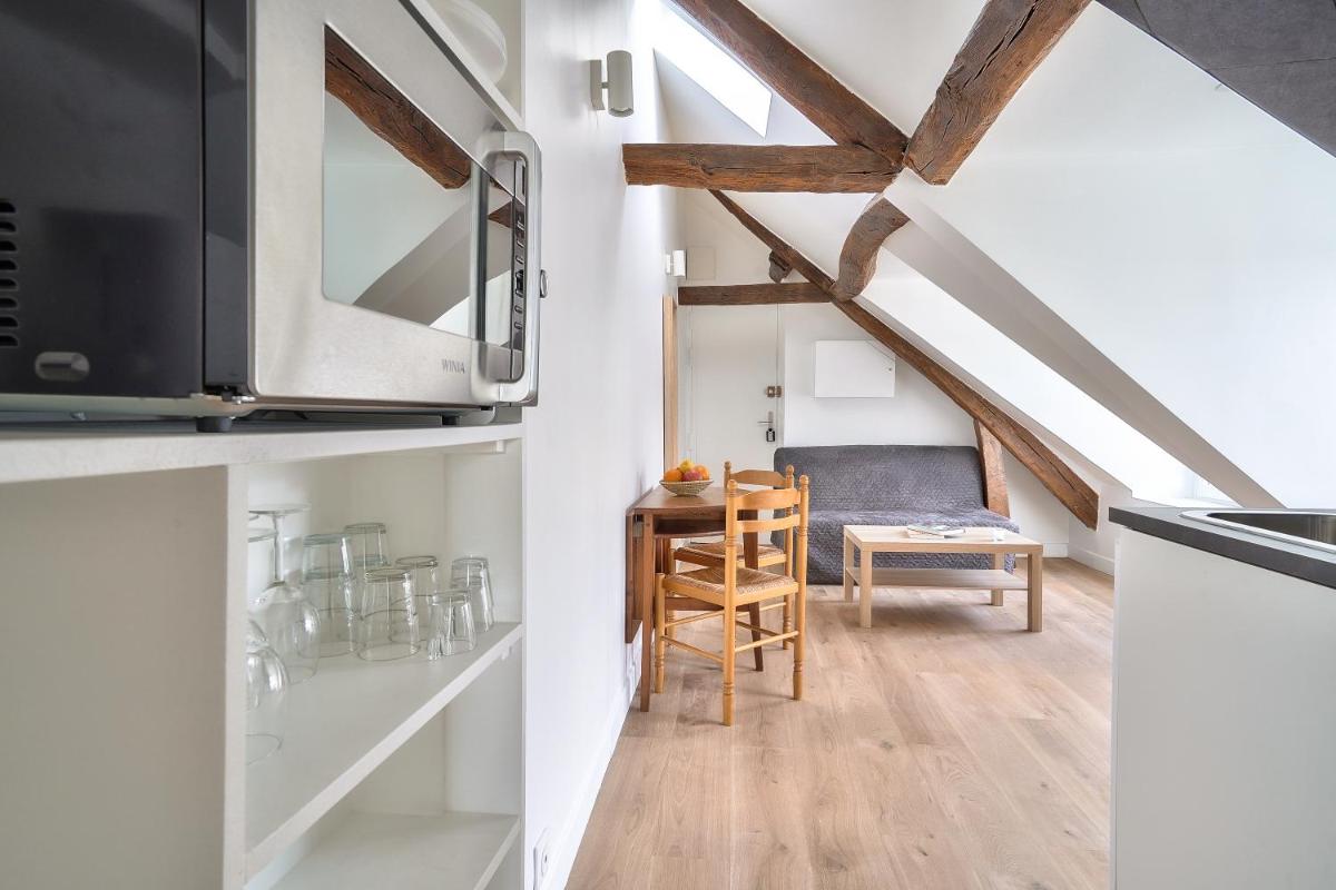 Charming 1 Bedroom Apt in the Heart of Paris (6F)