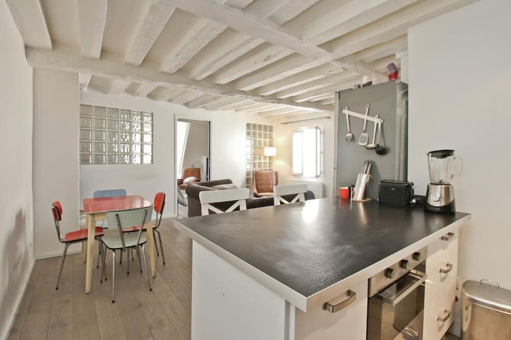 Charming apartment in LE MARAIS