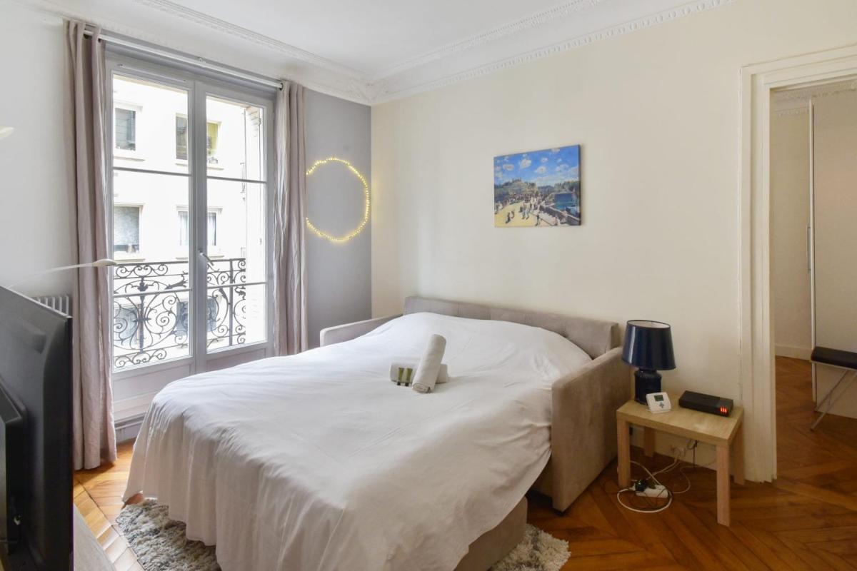 Elegant Parisian flat with balcony – Welkeys