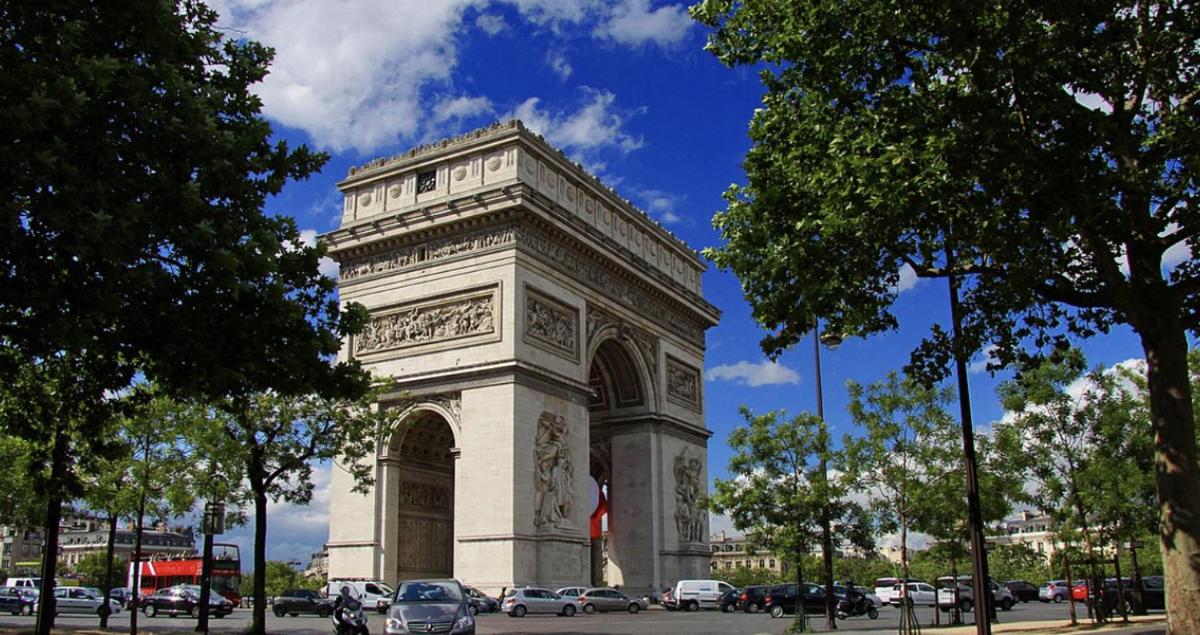 Gorgeous Paris Eiffel Tower – Champs Elysées