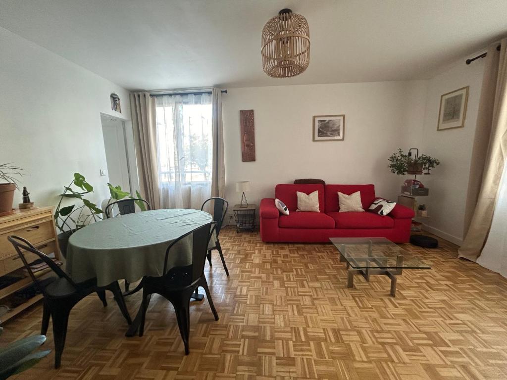 Grand appartement 2 pièces dans le 20ème à Paris