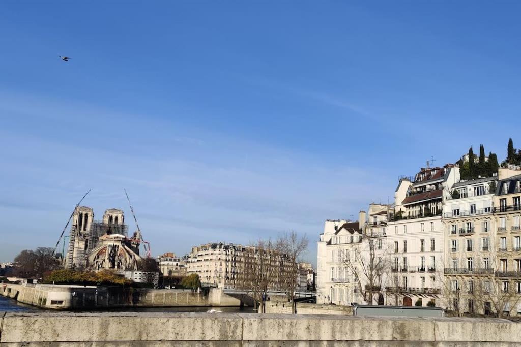 Île SAINT LOUIS, NOTRE DAME, suite 1 chambre 2 à 4p