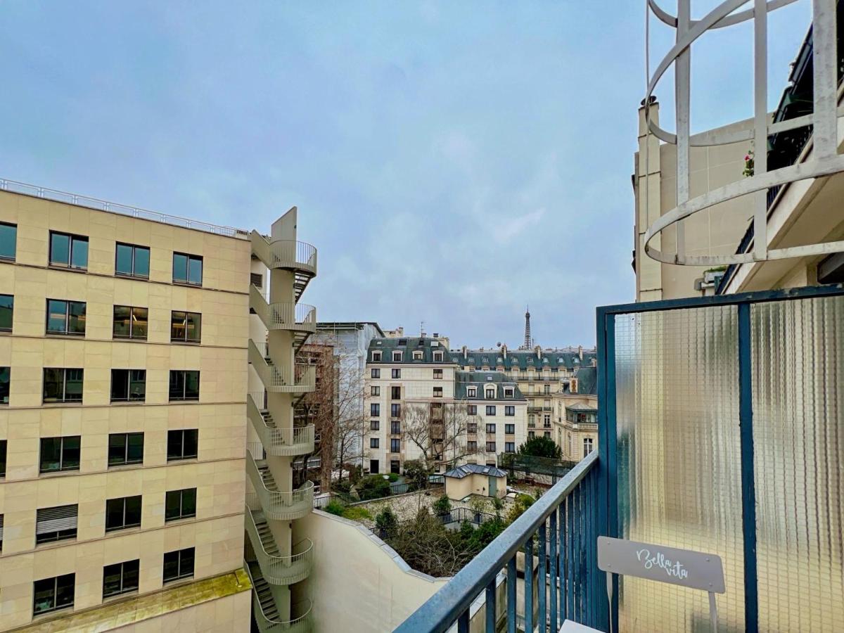 Lavie Maison : A C & Eiffel Tower View