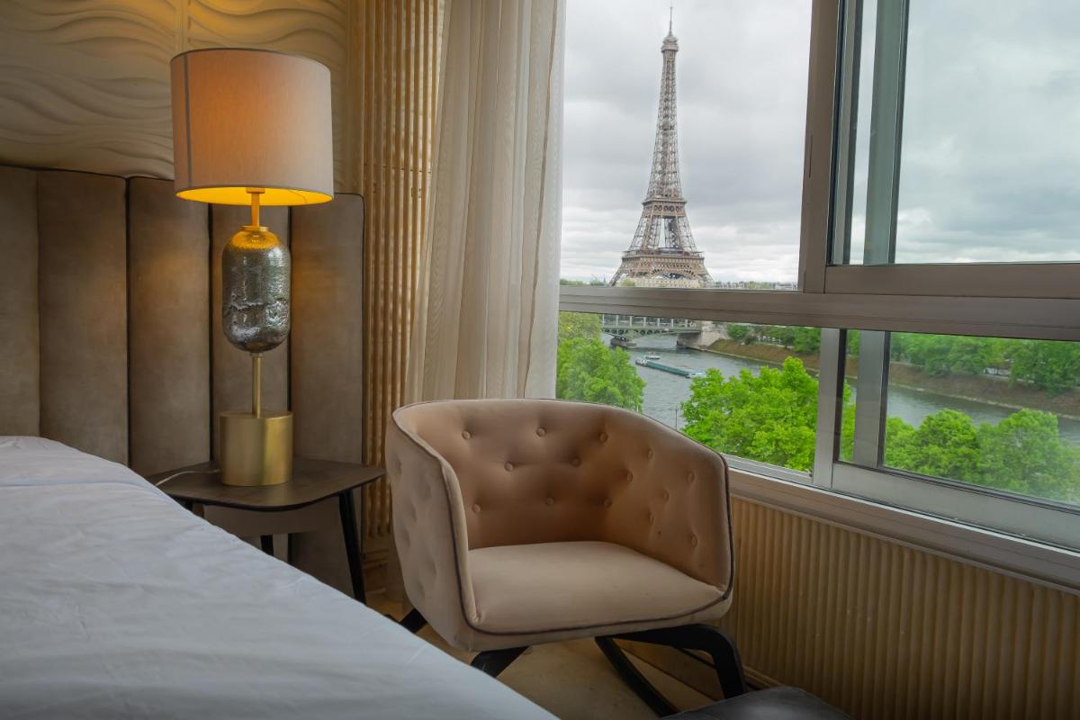 Les Amoureux de la Tour Eiffel