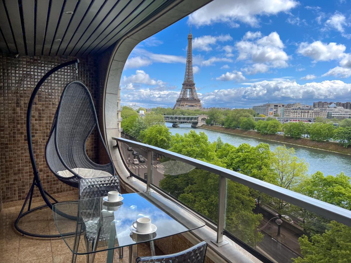 Les Amoureux de la Tour Eiffel