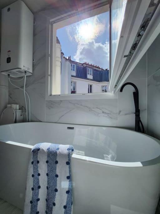 Pic de Nôtre Dame, Charming Suites Paris