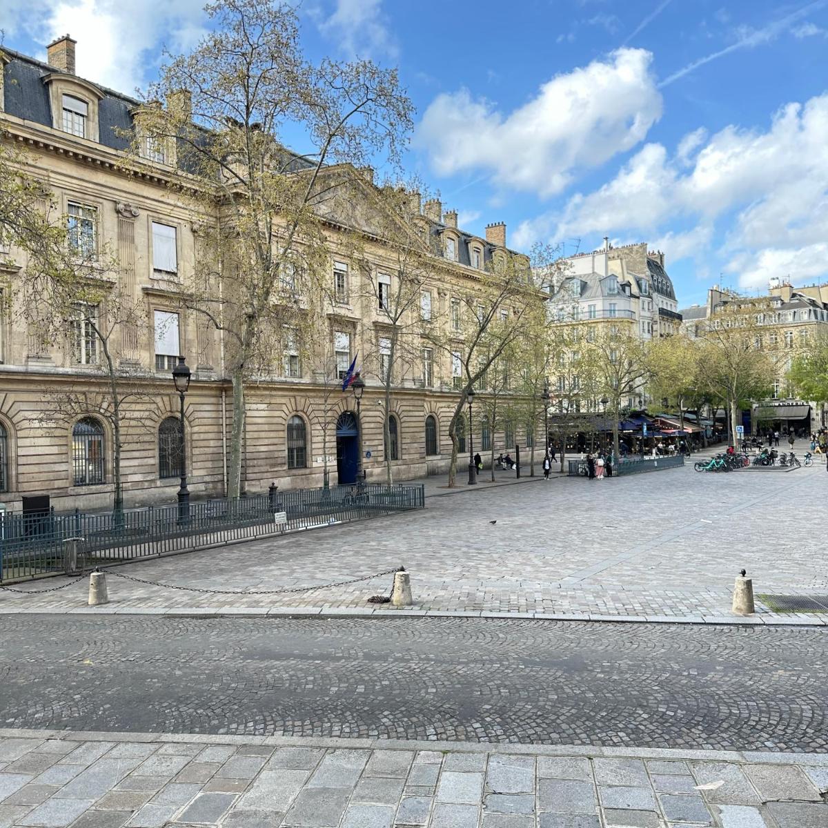 SAINT-LOUIS APARTMENT – LUXURY HIGH END RENOVATED Apartment – HEART OF LE MARAIS – HOTEL DE VILLE