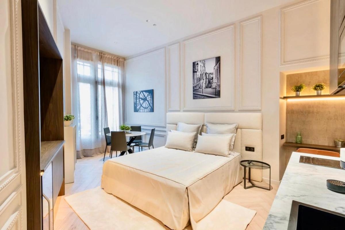 SAINT- PAUL – LUXURY APARTMENT IN HOTEL DE VILLE