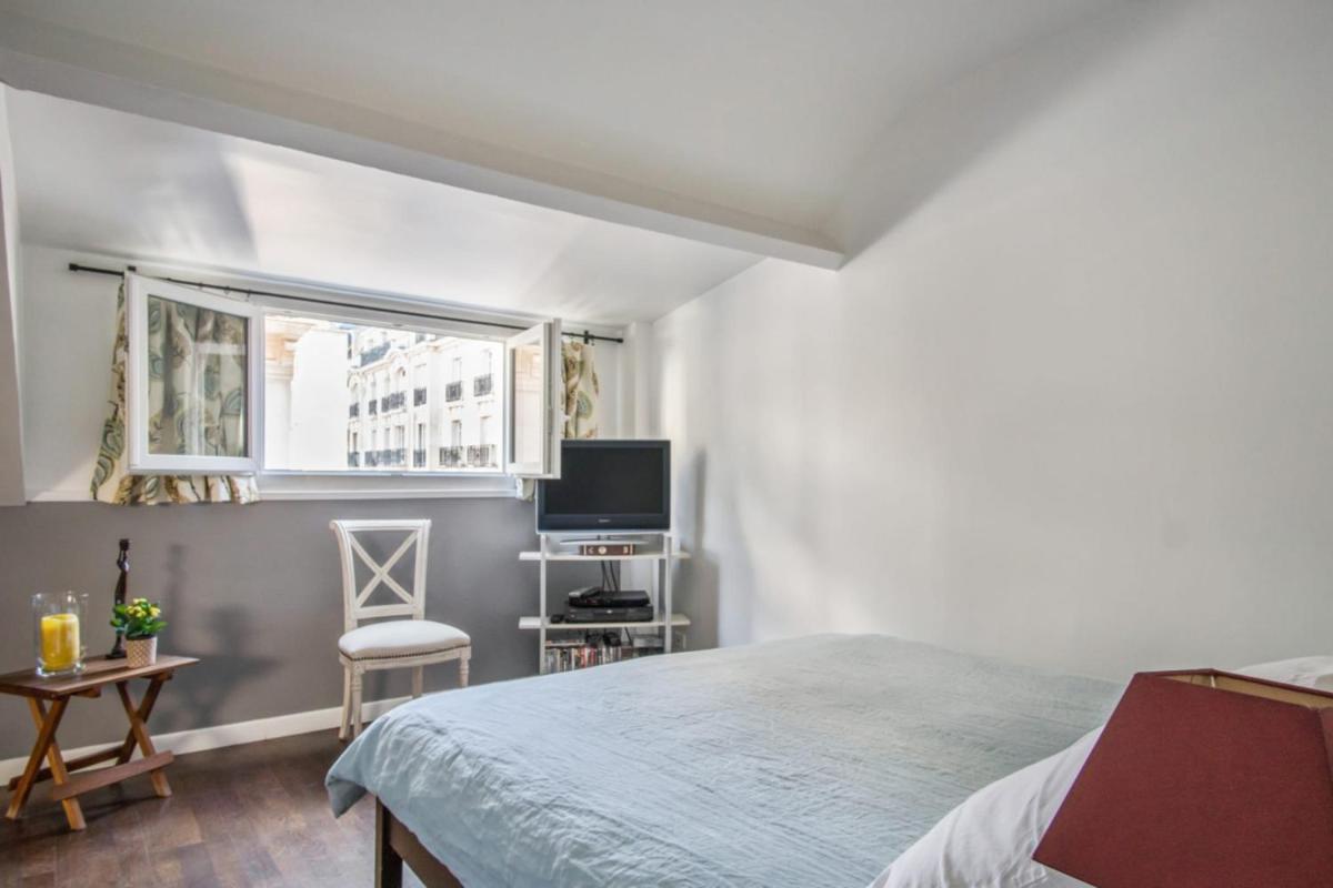 Spacious 1br apartment close to the Eiffel Tower