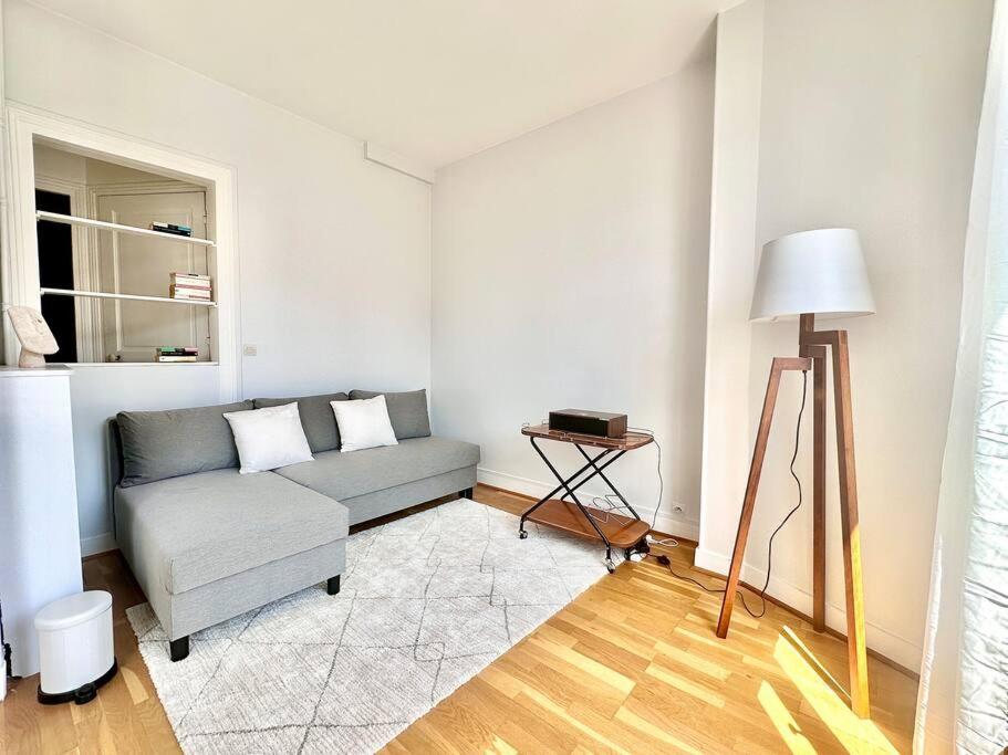 Spacious apartment near Montparnasse Bausset 6th