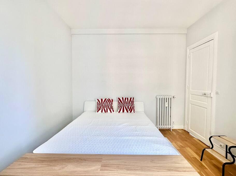 Spacious apartment near Montparnasse Bausset 6th