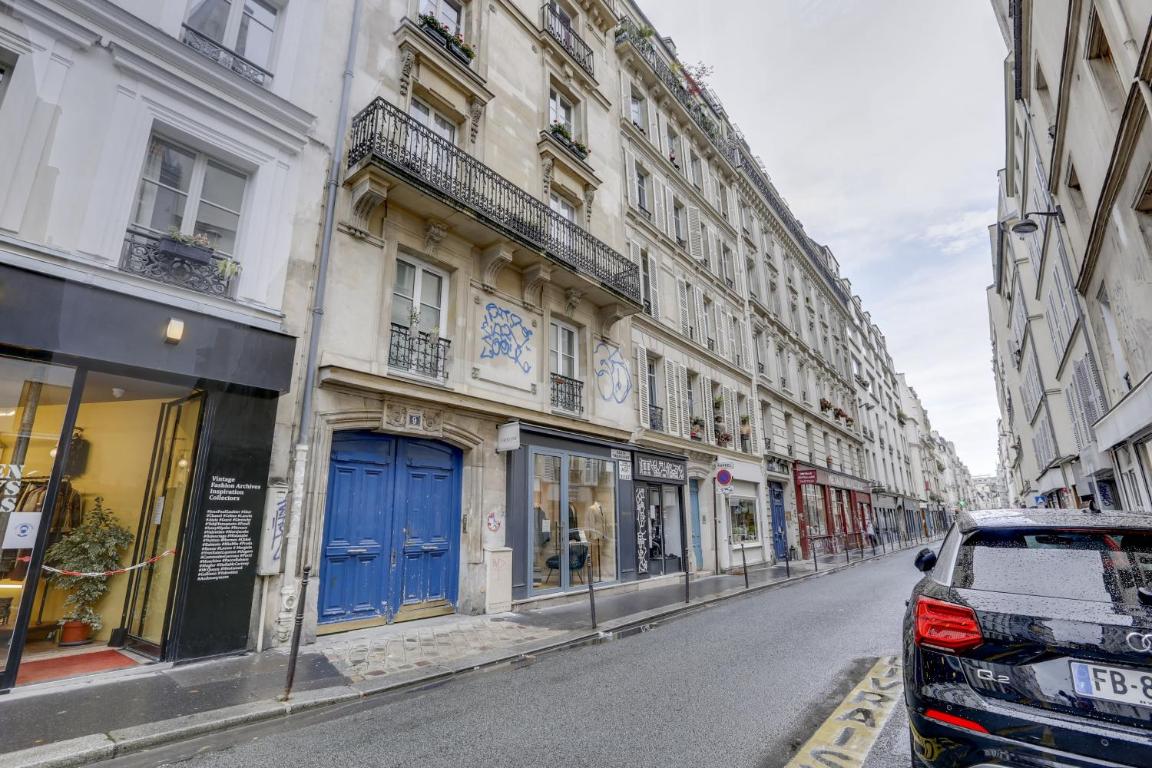 Spacious bright Split Level Flat in the Fashionable Marais