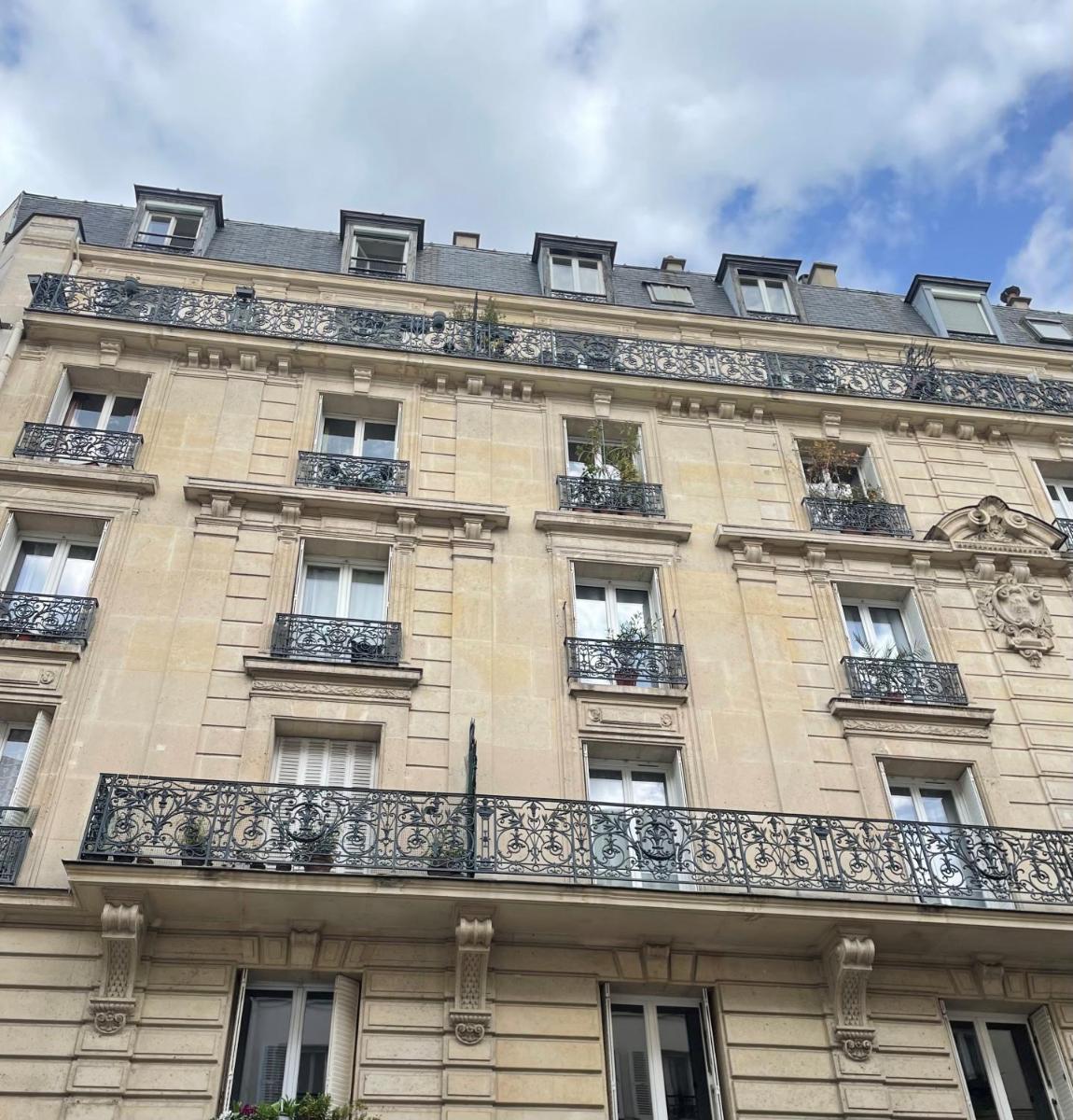 Spatious Charming Parisian flat (central, Republique place, Le Marais)