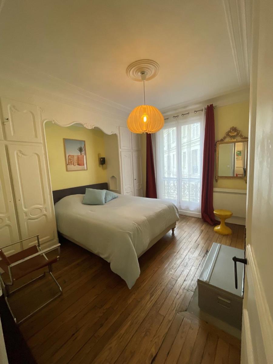 Spatious Charming Parisian flat (central, Republique place, Le Marais)