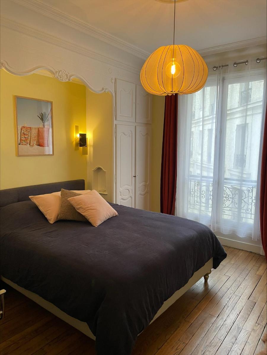 Spatious Charming Parisian flat (central, Republique place, Le Marais)