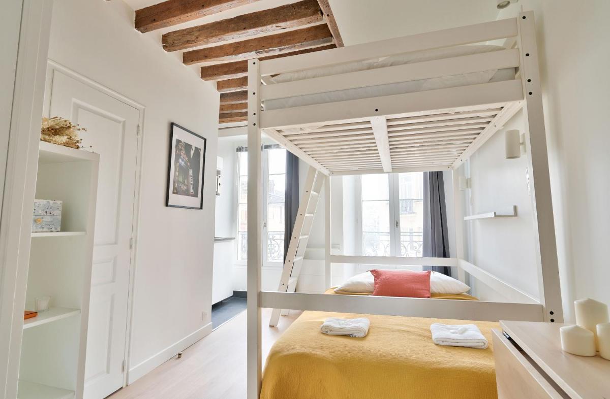 Stylish Mezzanine Studio in the Heart of Paris 3F