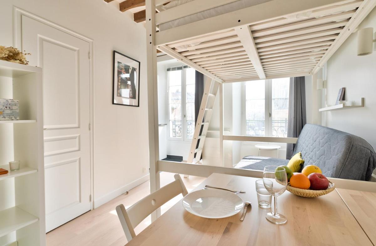 Stylish Mezzanine Studio in the Heart of Paris 3F