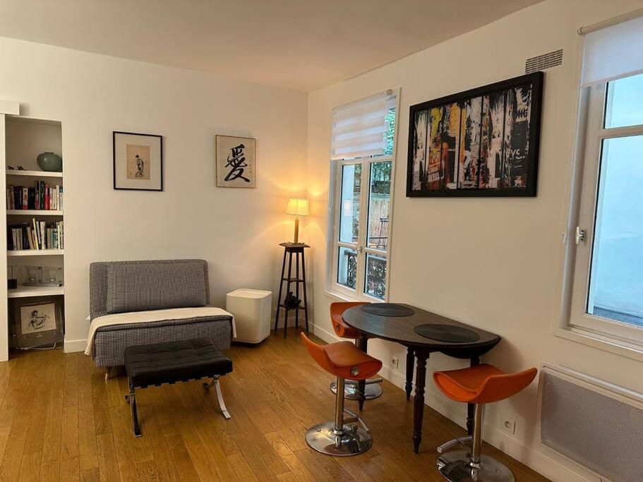 Terraced apartment in Montmartre