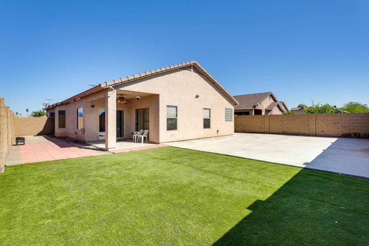 7 Mi to Chase Field Phoenix Home with Patio!