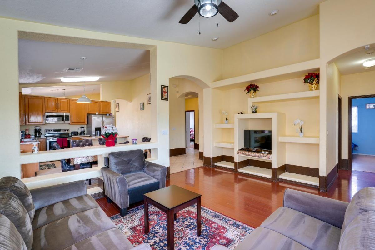 7 Mi to Chase Field Phoenix Home with Patio!