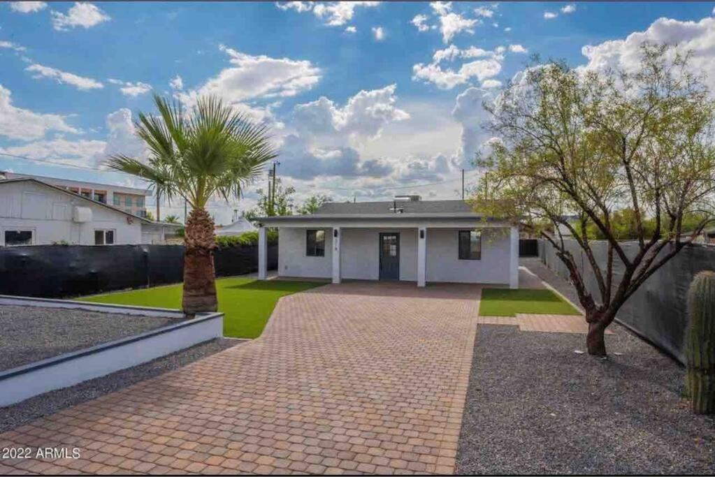 Affordable Modern Home Near Airport! Private AZ