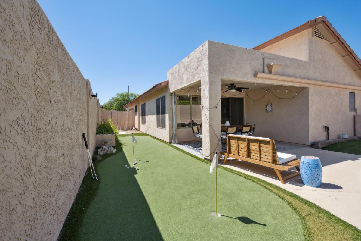 Chic Desert Retreat – Lush Spa Pool – Mini Golf