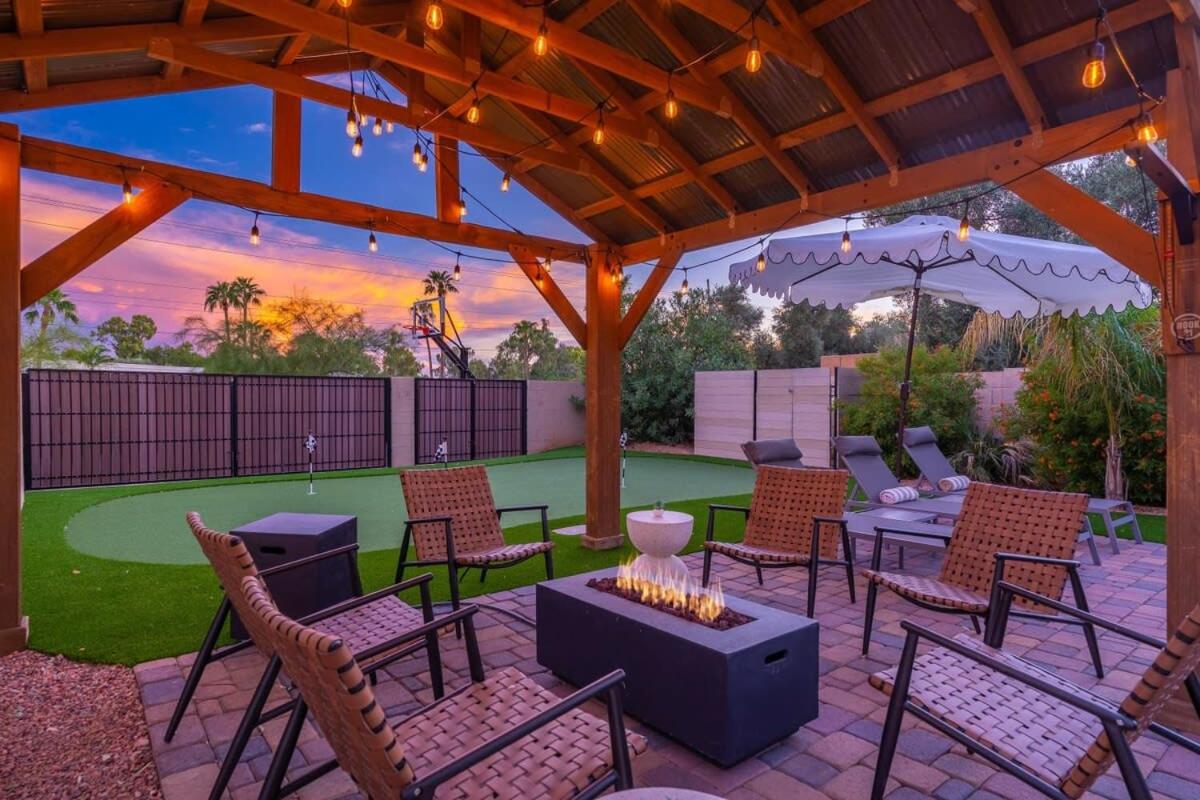 Desert Oasis Resort Style Backyard Sleeps 18 Games