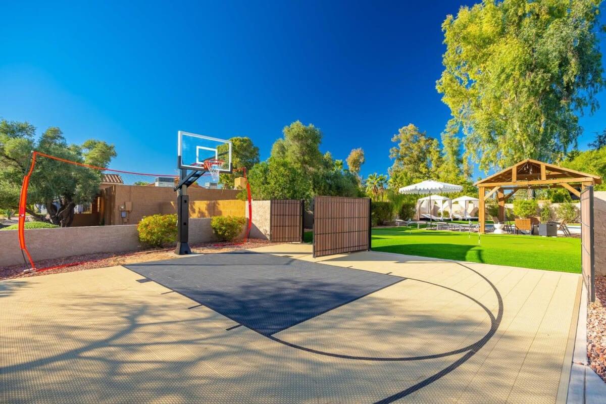 Desert Oasis Resort Style Backyard Sleeps 18 Games