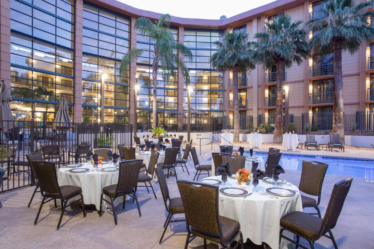 Embassy Suites by Hilton Phoenix Biltmore