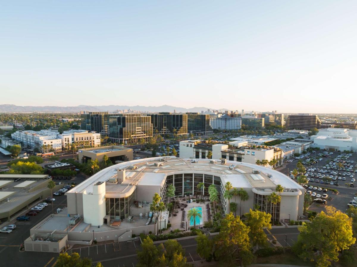 Embassy Suites by Hilton Phoenix Biltmore