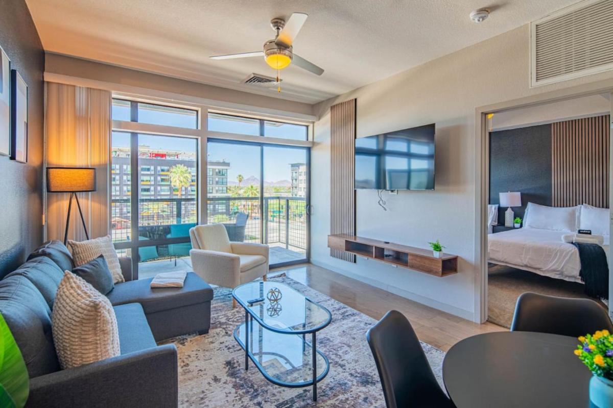 Fancy 1BD – DT PHX – Parkin, Gym, Pool – Sleeps 6