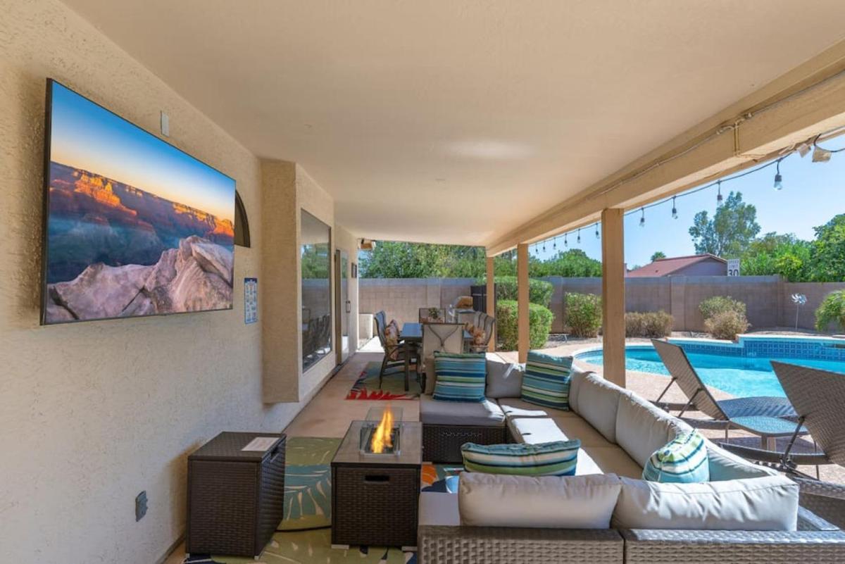 Luxury Scottsdale Retreat Heated Pool and Mini Golf