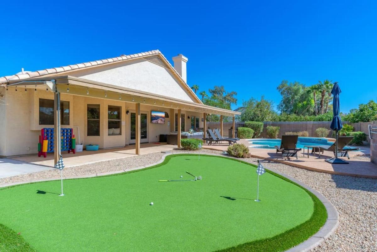 Luxury Scottsdale Retreat Heated Pool and Mini Golf