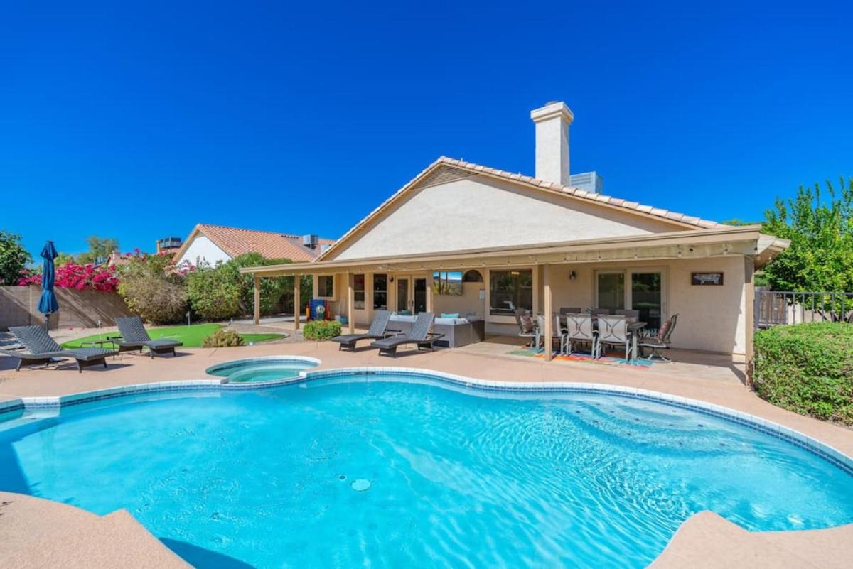 Luxury Scottsdale Retreat Heated Pool and Mini Golf