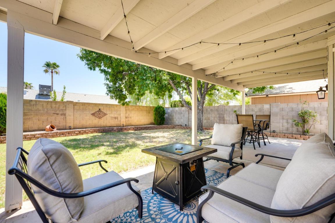 Modern Phoenix Home with Gas Fire Pit – Dogs Welcome